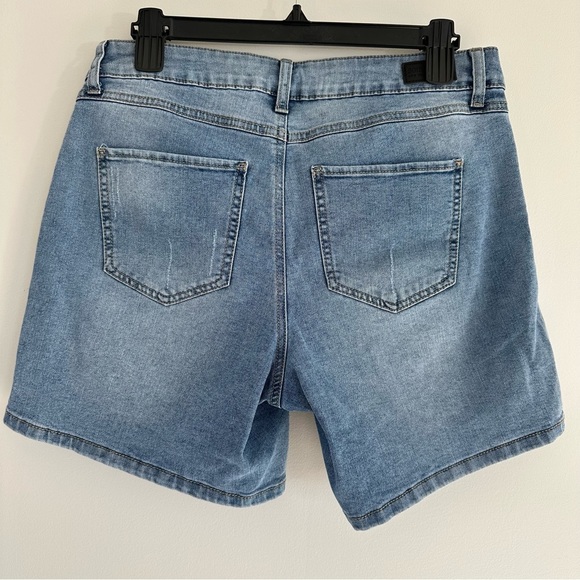Sound/Style Denim Jean Shorts Lightwash Size 10 Rigid Front Stretch Back Style - Picture 3 of 5